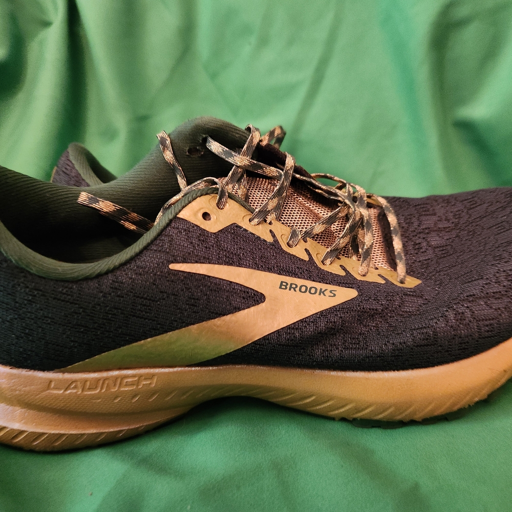 Brooks Shoe - Picture 2 of 4
